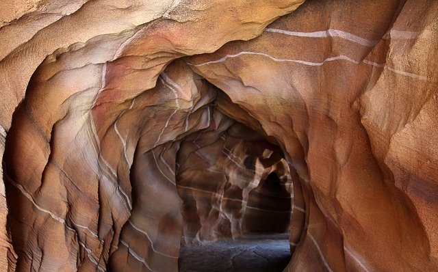 cesta v jeskyni