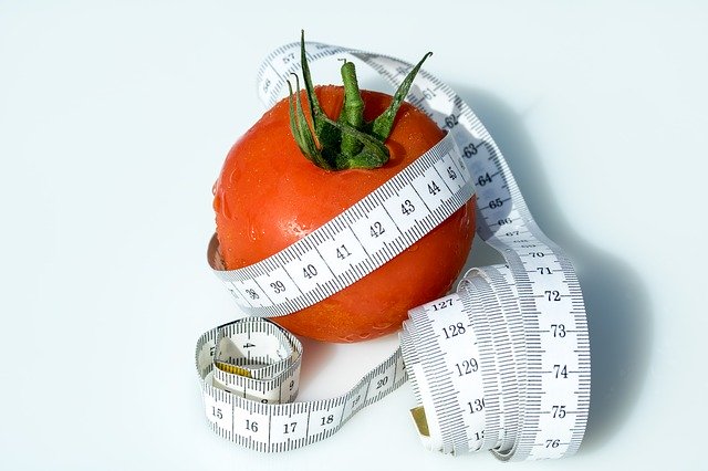 metr na přeměření a dietní rajče.jpg